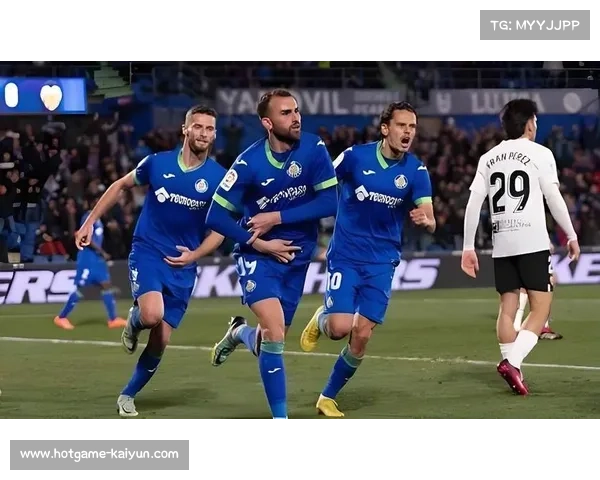 水晶宫与巴萨新赛季首败揭示球队战术差异与调整困境